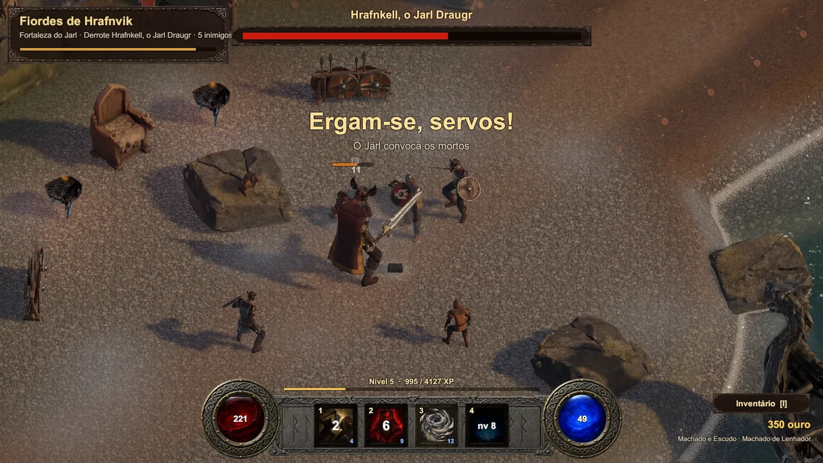 O guerreiro enfrenta Hrafnkell, o Jarl Draugr, enquanto ele convoca servos na Fortaleza do Jarl.